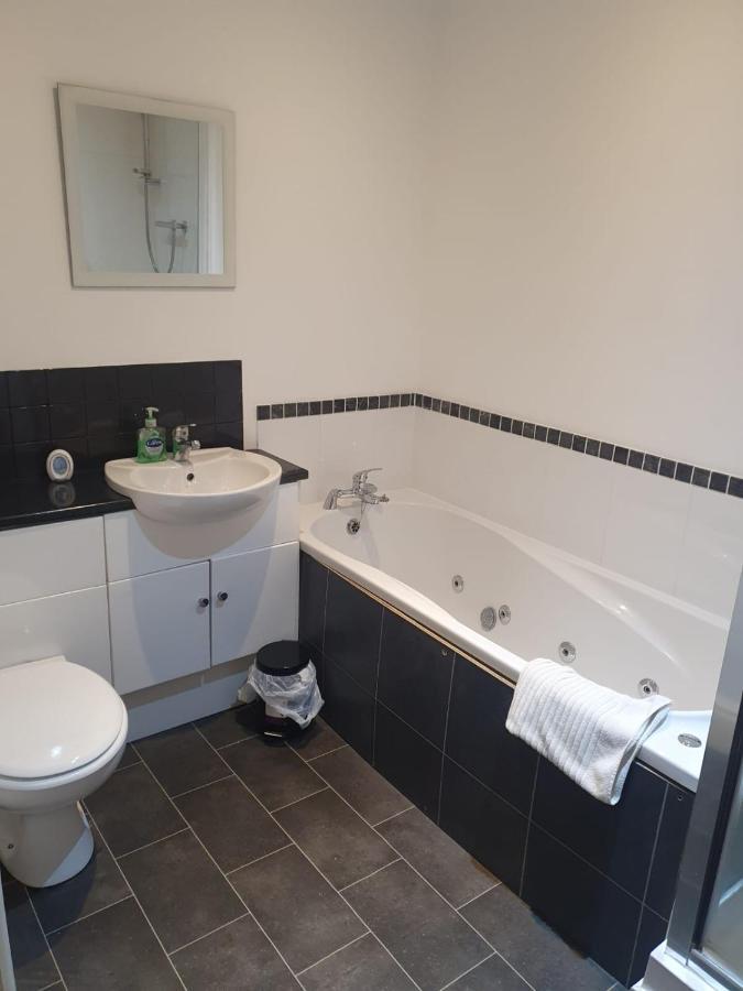 Spacious 2 Bed Appartment Next To Bae With Spa Bath Barrow-in-Furness Exteriér fotografie